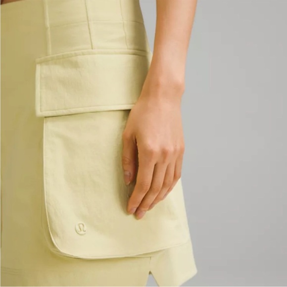 Lululemon Relaxed-Fit Super-High-Rise Cargo Short 4" - Picture 5 of 16